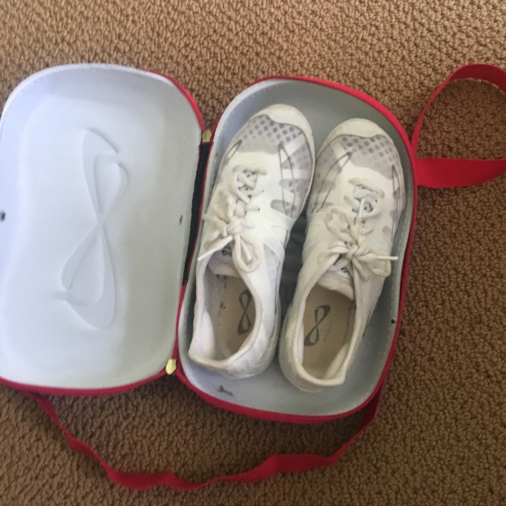 Size 7 NFINITY Vengeance Cheer Shoes!